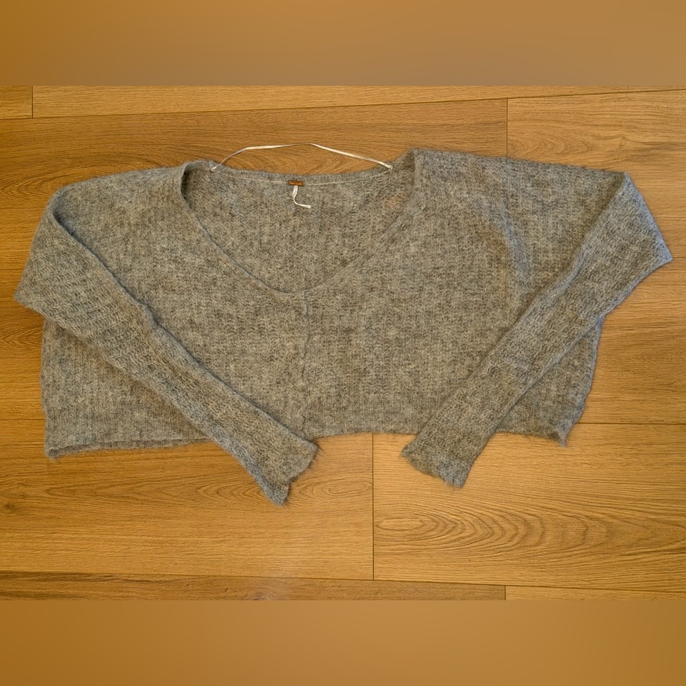 Free People Cropped Gray V-Neck Women's Sweater